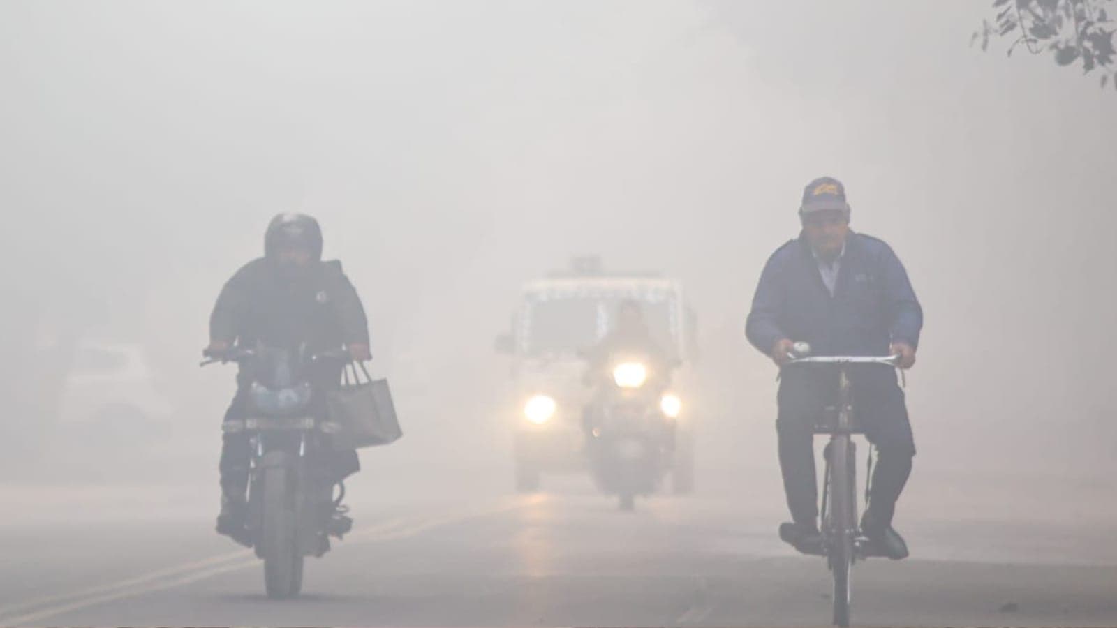 Winter tightens grip across India, IMD warns of dense fog, cold wave and snowfall till January 1