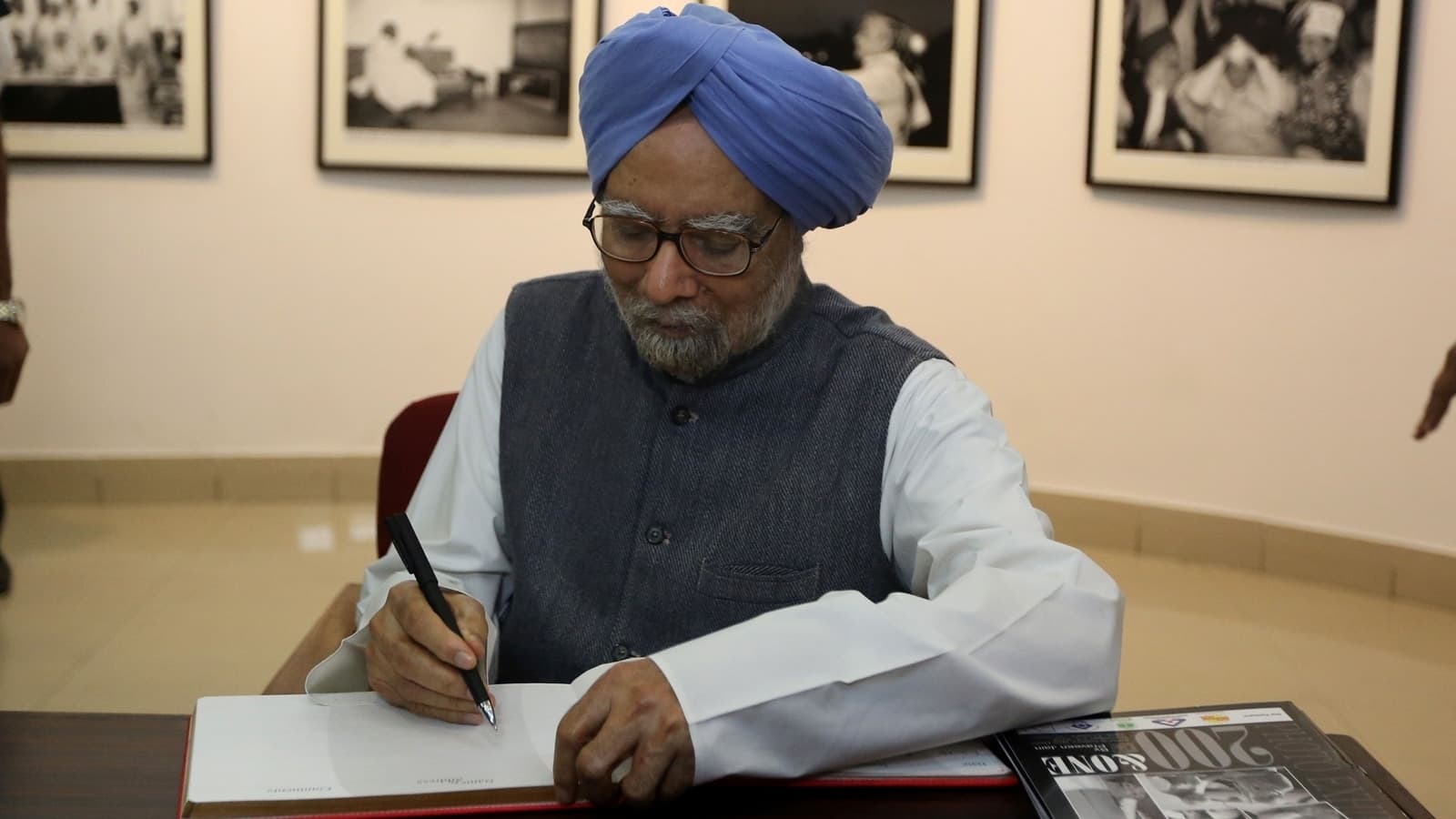 Manmohan Singh first death anniversary: Leaders cut across party lines to pay tribute to former PM