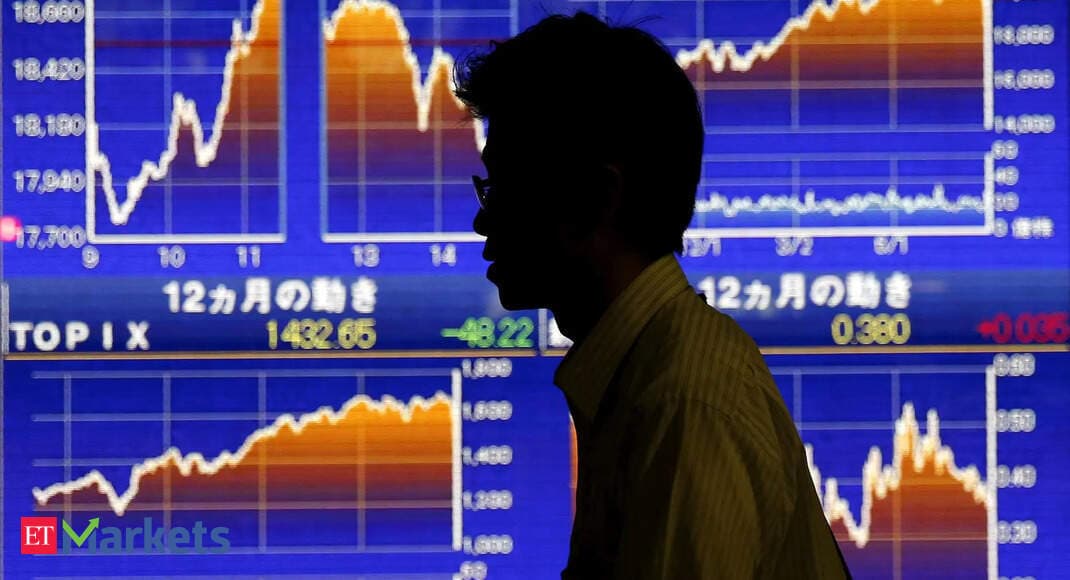 Stocks to buy for 2026: RBL Bank, HDFC Life among 5 stocks that could give 10-30% return in 1 year