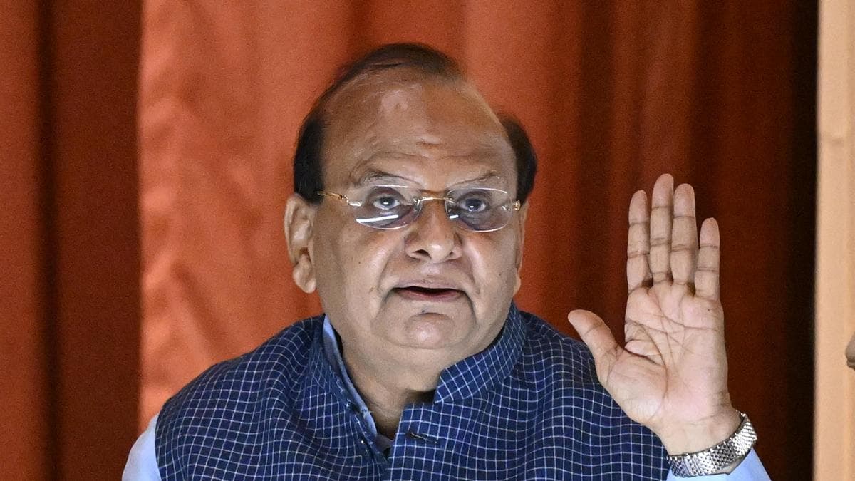 L-G Saxena writes to Arvind Kejriwal, slams him for pollution in New Delhi