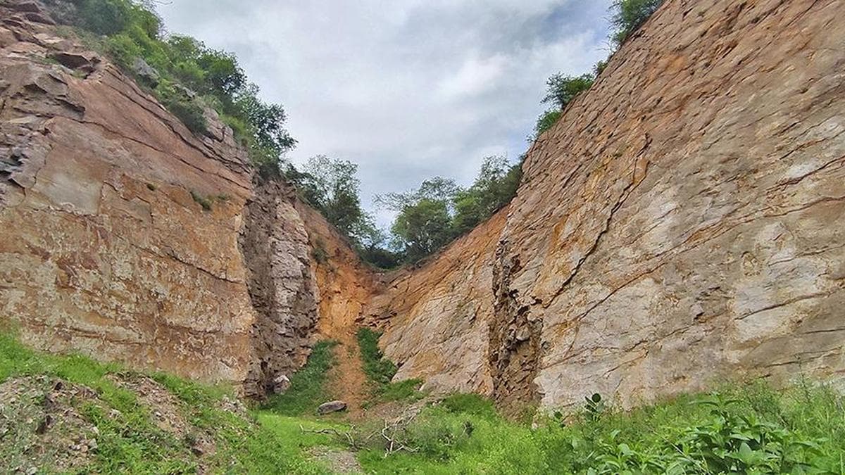 Congress attacks Modi Govt. on Aravalli issue, asks why 'hell-bent' on redefining mountain range