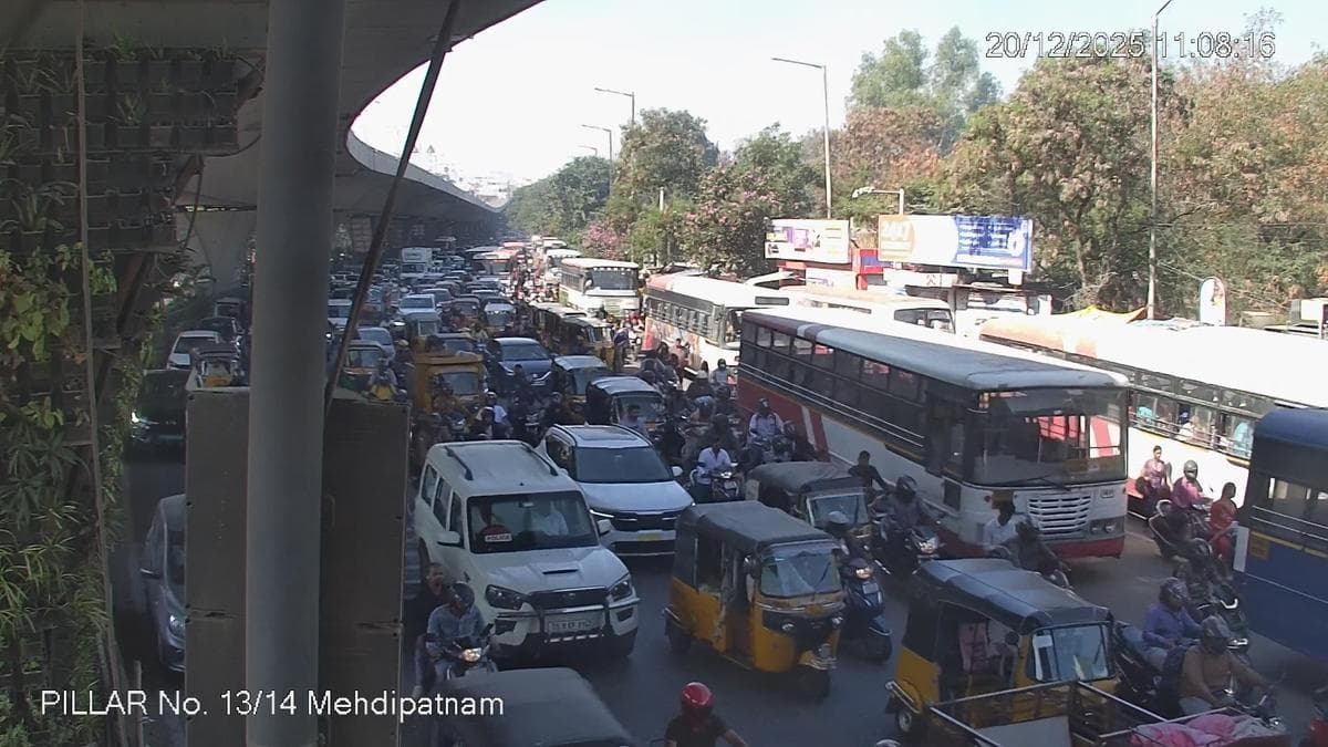 VIP convoys, festive crowd and roadwork shape tricky traffic weekend for Hyderabad