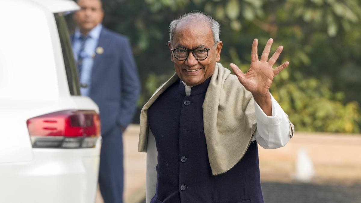Congress leader Digvijaya Singh creates flutter ahead of CWC meet with Modi’s picture; clarifies he praised ‘party organisation’