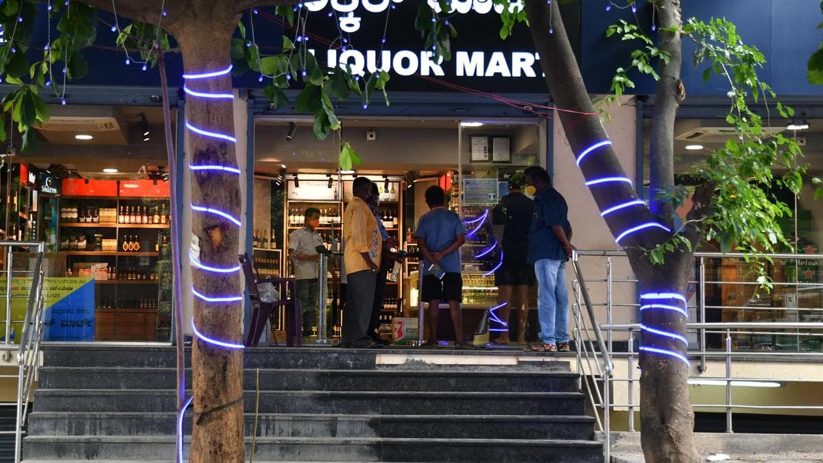 E-auction of 569 liquor licences in Karnataka in January 2026