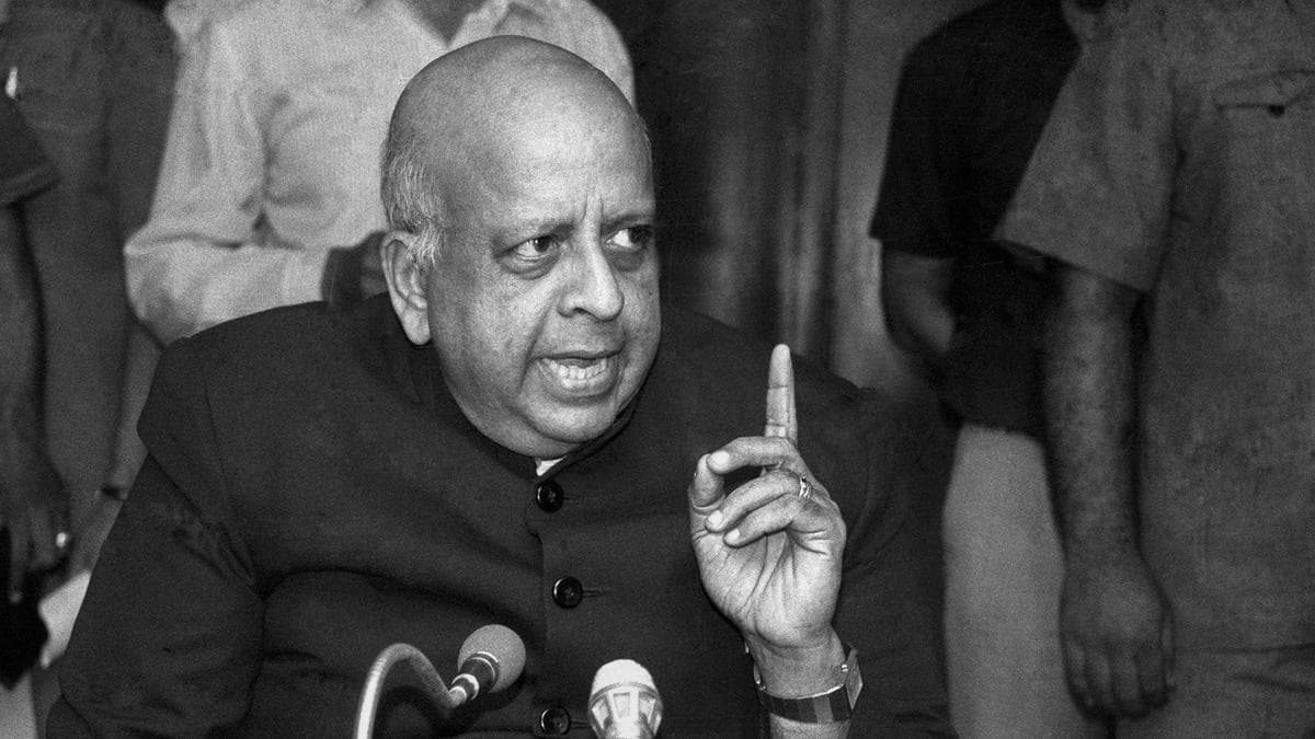 How T.N. Seshan’s airport arrival led to standoff with Jayalalithaa and attack on a star hotel