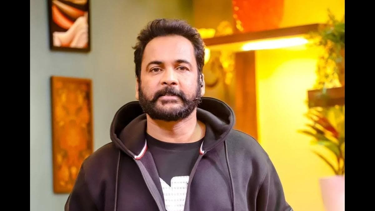 Actor Sivaji appears before Telangana women’s panel over remarks
