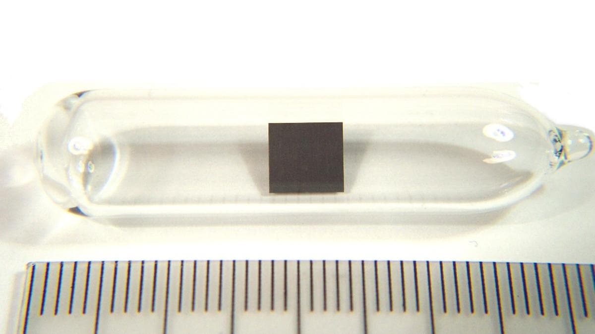 Counting electrons reveals thorium’s nuclear tick in a solid clock